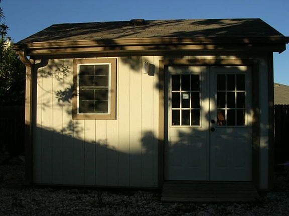Storage Shed w/ Electricityq