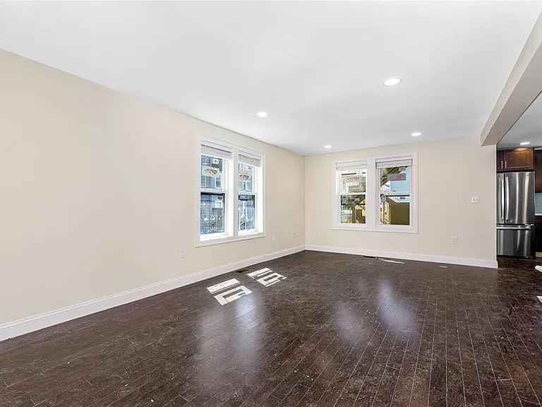 72 Stanley Ave — Photo 18