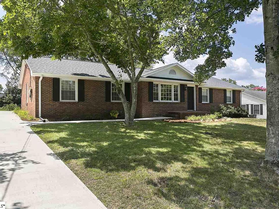 1st image of 104 Mimosa Dr