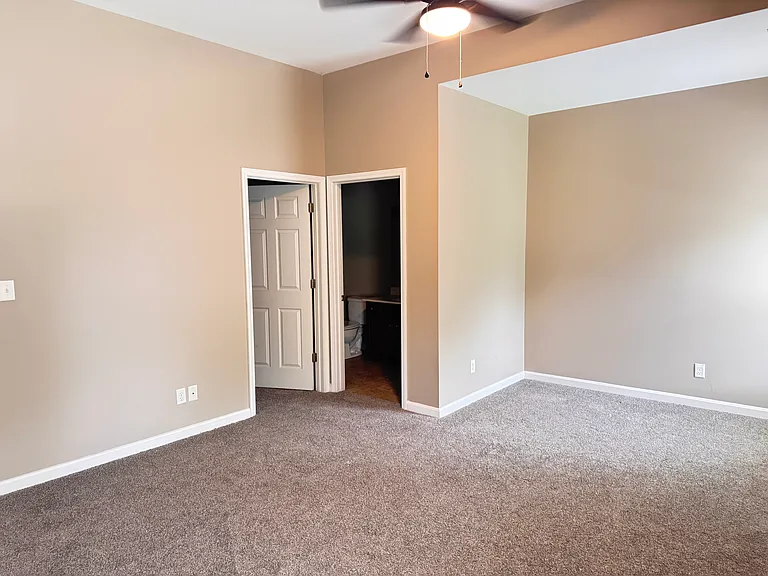 509 E Oak St — Photo 6