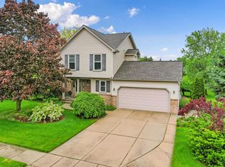 702 Starfield Dr, Pinckney, MI