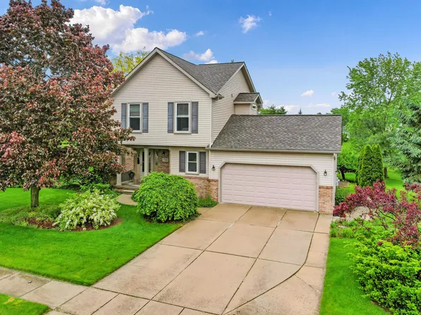 702 Starfield Dr, Pinckney, MI 48169