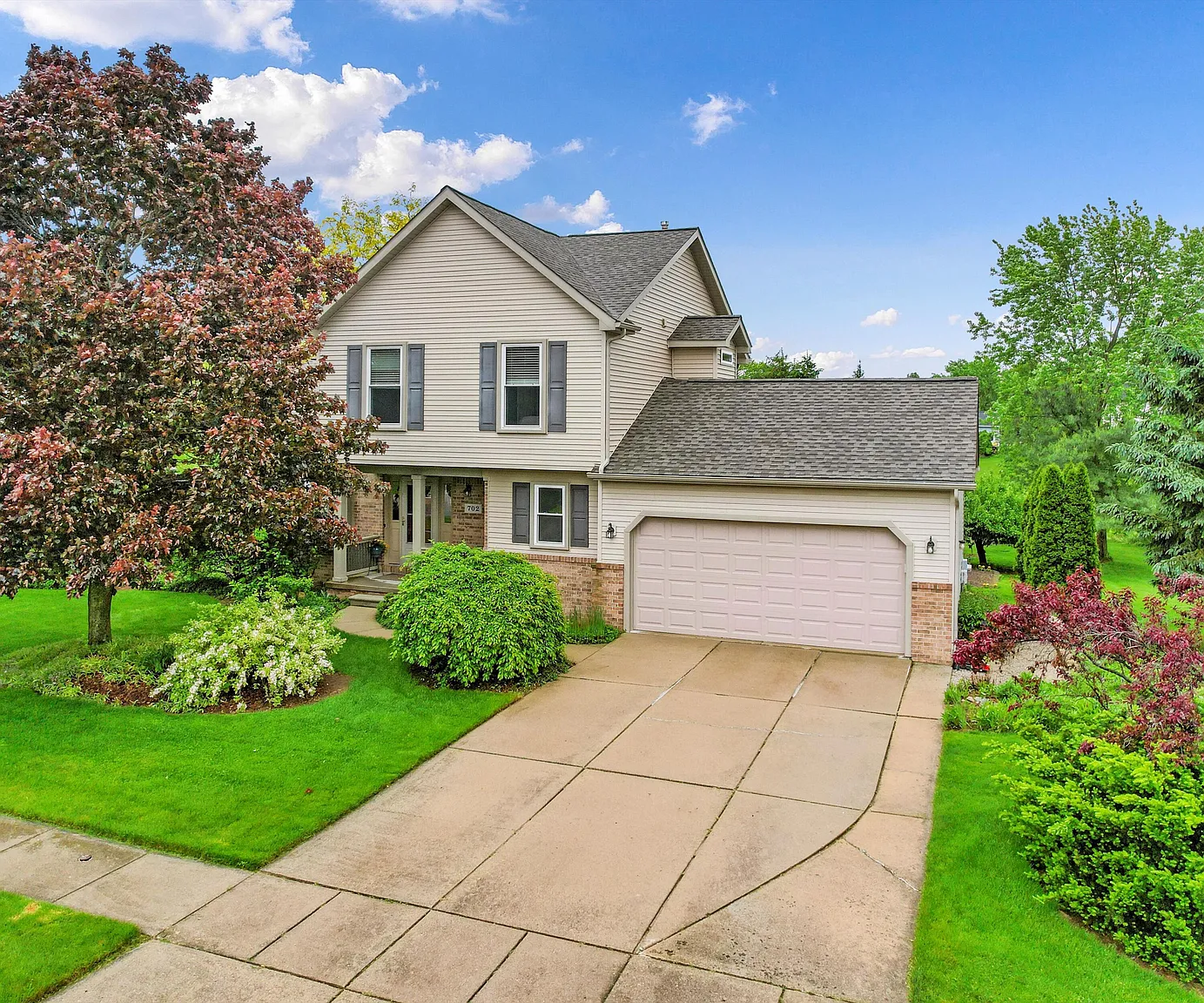 702 Starfield Dr photo 1