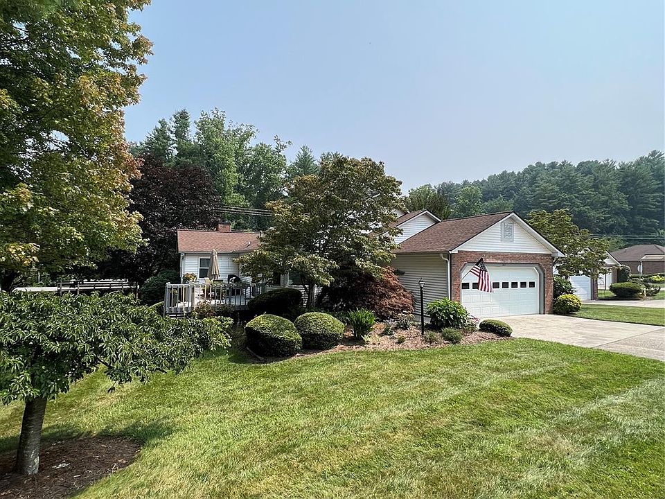 1st image of 207 Hampton Ct #35