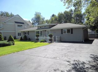 17W257 Stillwell Rd, Oakbrook Terrace, IL 60181