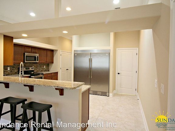 4th image of 497 Woodfern Ave
