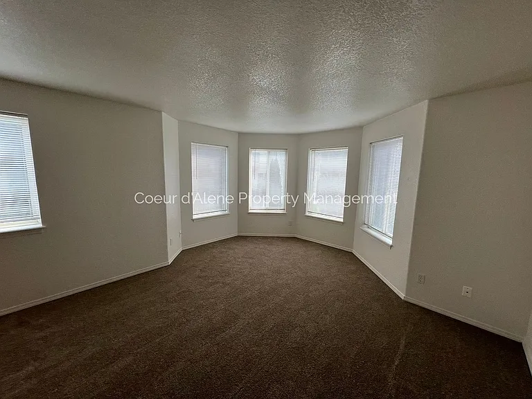 845 N Siony Ln — Photo 3