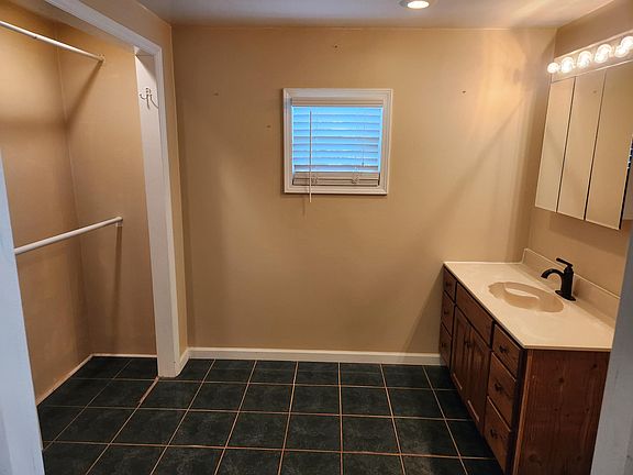 Master bedroom half bathroom