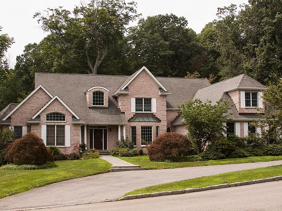 1st image of 7 Stonewall Cir