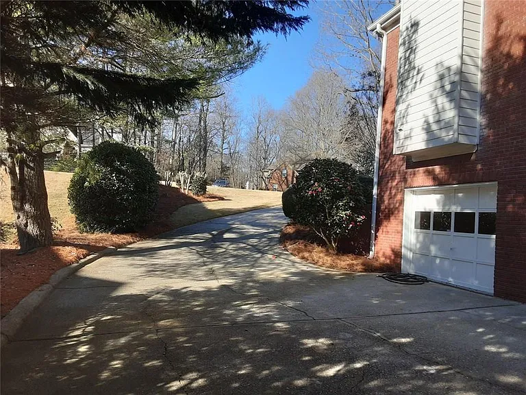 3885 Waterford Dr — Photo 39