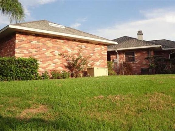2nd image of 810 De La Bosque Ave
