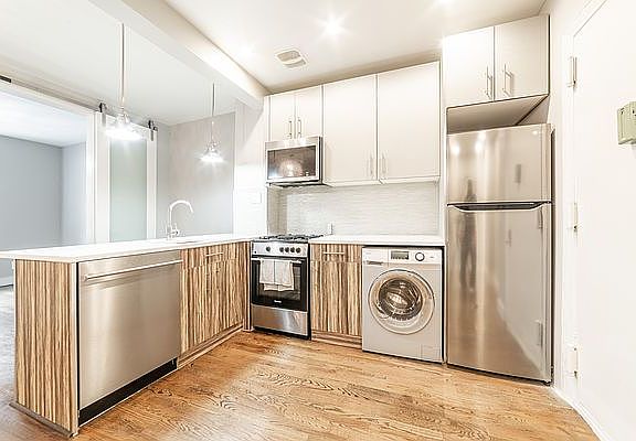 3rd image of 15 Crooke Ave #2R