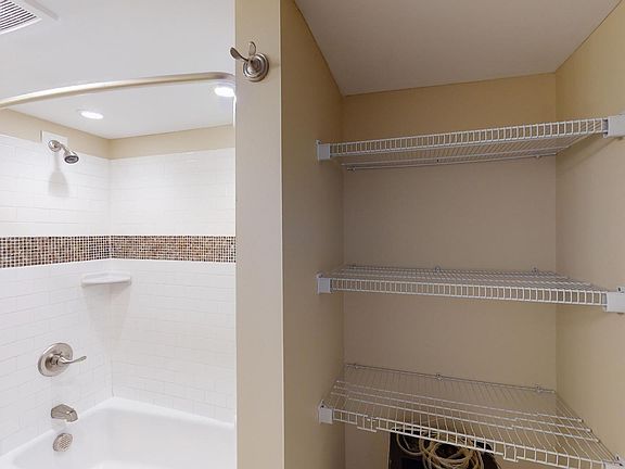 5th image of 199 Bird Ave APT 1
