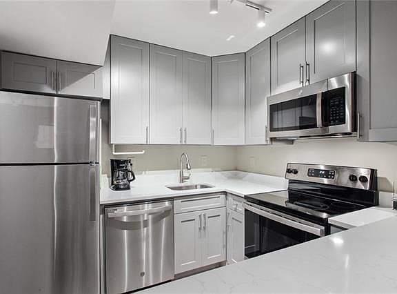 4th image of 1765 Coliseum St #316