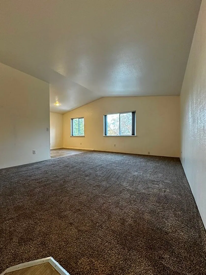 2 bedroom duplex — Photo 2