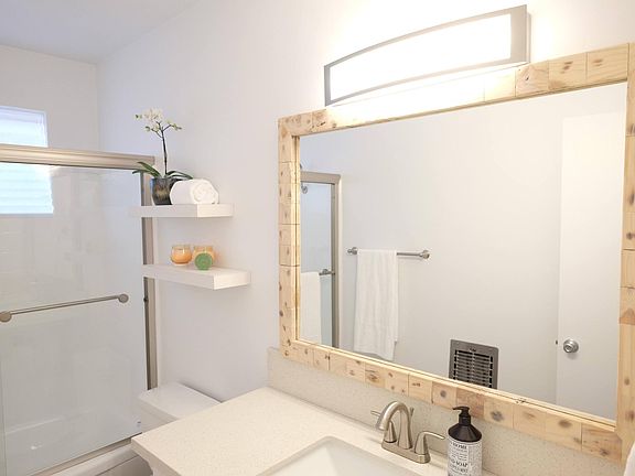 3rd image of 1135 S Doheny Dr #5