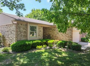 458 Sandehurst Dr, Grand Blanc, MI 48439
