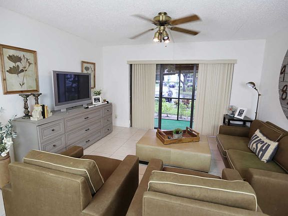 3rd image of 1011 Green Pine Blvd APT H1