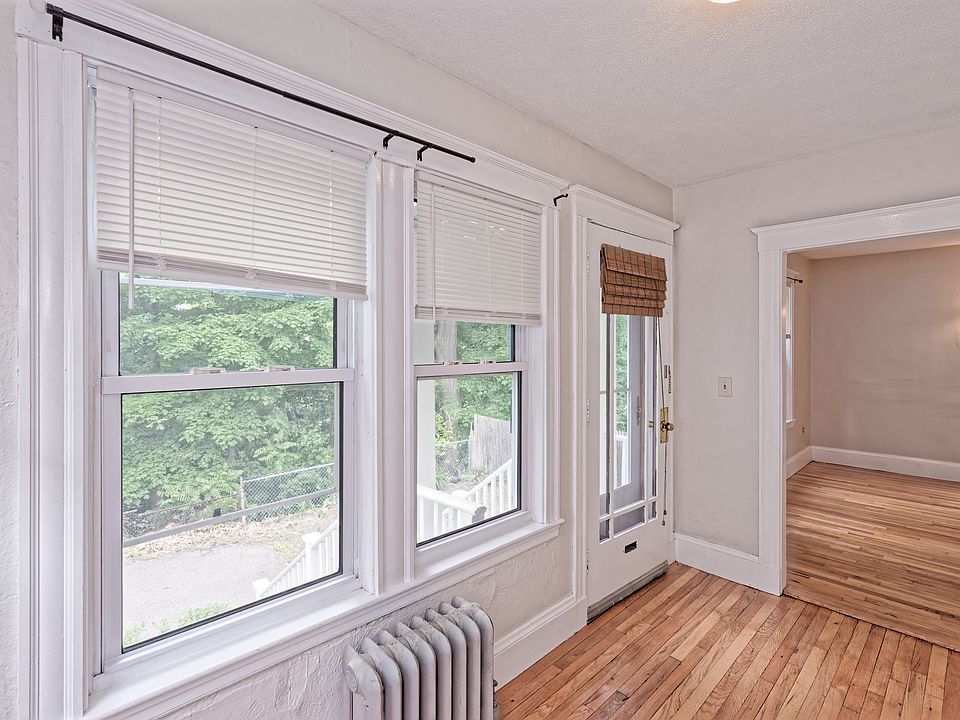 Mudroom, reading nook or small office area leading to living room