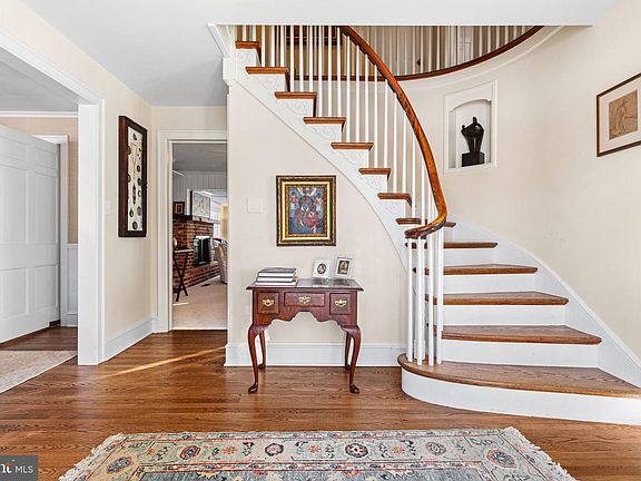 5th image of 2005 Makefield Rd