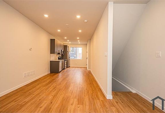 5th image of 2402 W Jefferson St #A