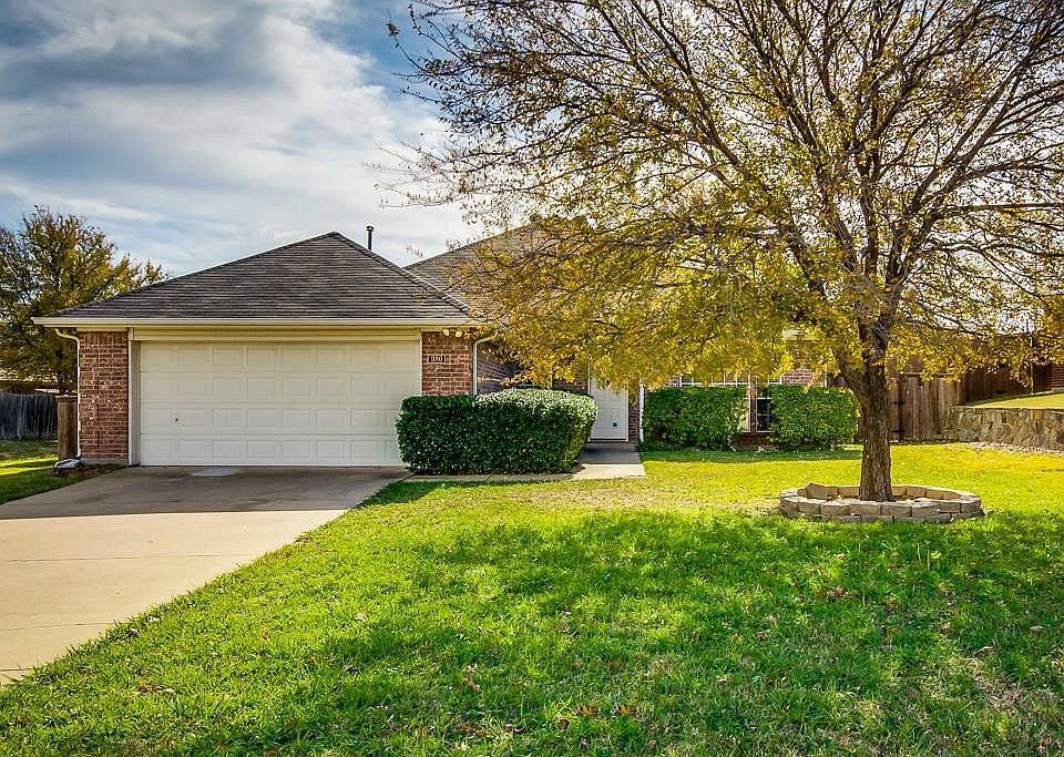 1st image of 980 Valley View Dr