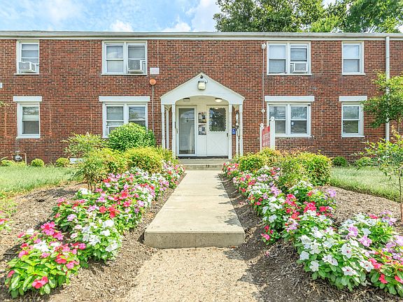 2nd image of 1310 Nottingham Way #7-M01