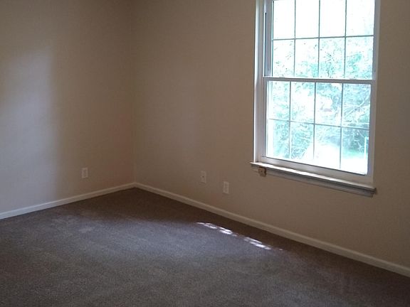 4th image of 8360 Metcalf Ave