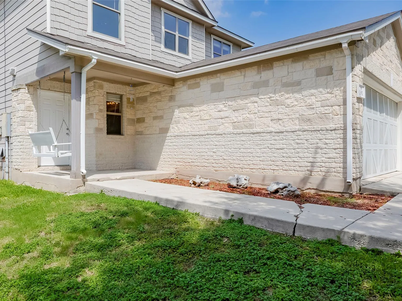 3 bed, 2.5 bath, 1721 sqft, $1,850 — Photo 4