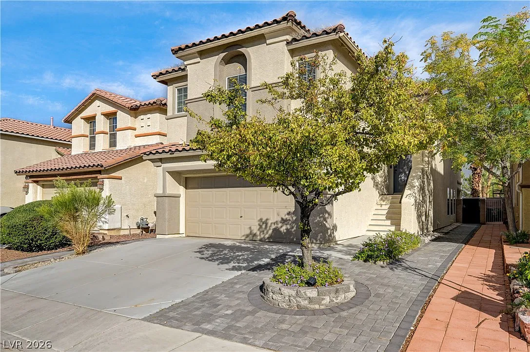 4 bed, 2.5 bath, 2307 sqft, $2,700 — Photo 3