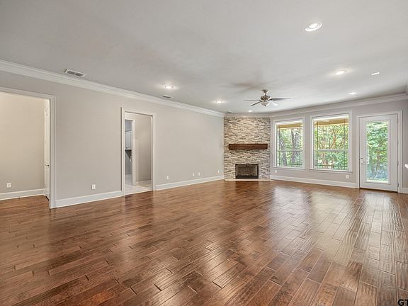 3rd image of 3854 Hogan Dr