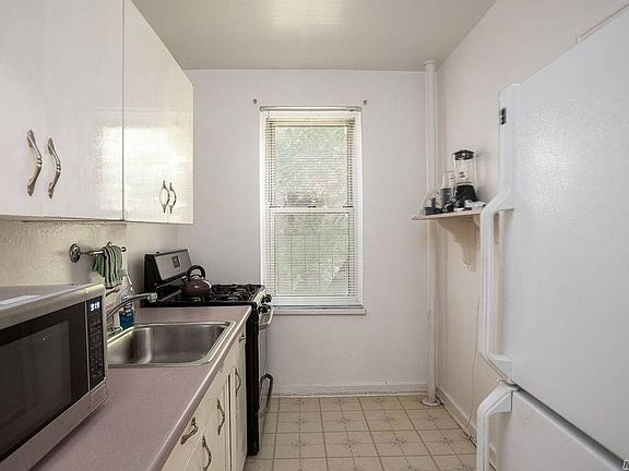 3rd image of 67-66 108th St #D33