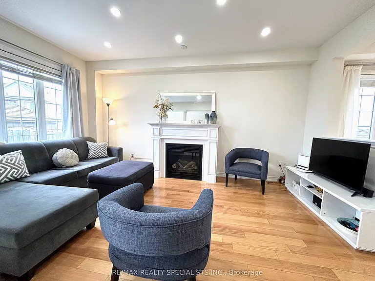 55 Dufay Rd — Photo 8