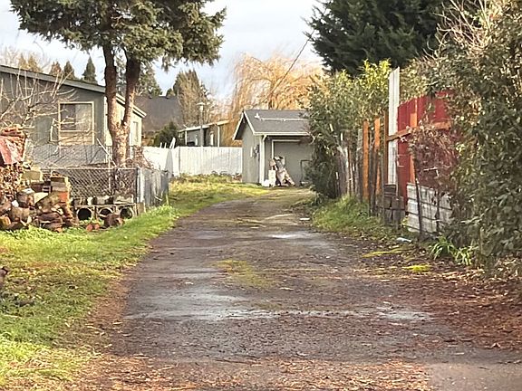 3rd image of 141 Fenton Ave