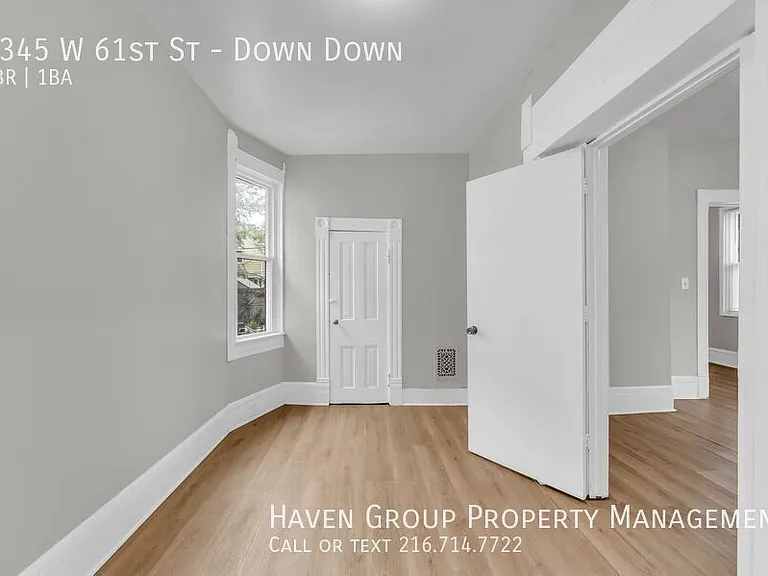 1345 W 61st St #DOWN DOWN — Photo 9