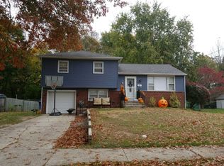 9 Walton Rd, Mount Holly, NJ 08060