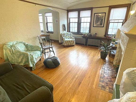 2nd image of 4474 N Oakland Ave APT 301