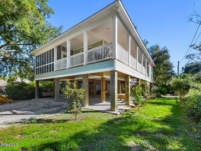 100 Church St, Bay Saint Louis, MS, 39520
