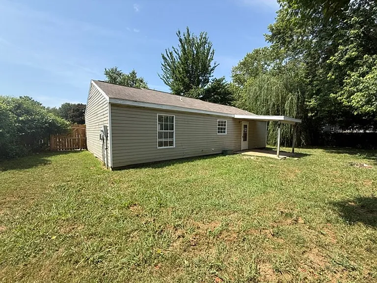 320 E Evergreen Ln — Photo 12