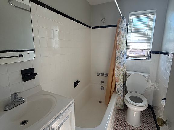 3rd image of 294 Terrace Ave #3