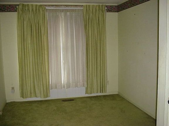 3rd image of 818 Clearview Dr