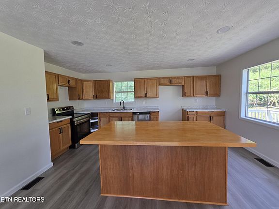 4th image of 1115 Back Valley Rd