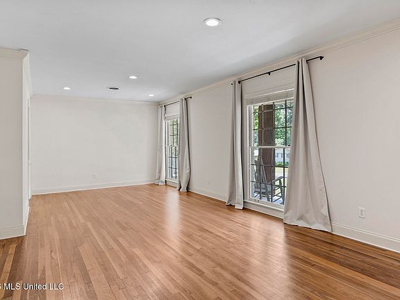 2nd image of 2164 Southwood Rd