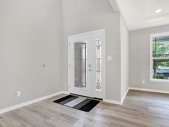 3rd image of 1258 Riverbank Dr