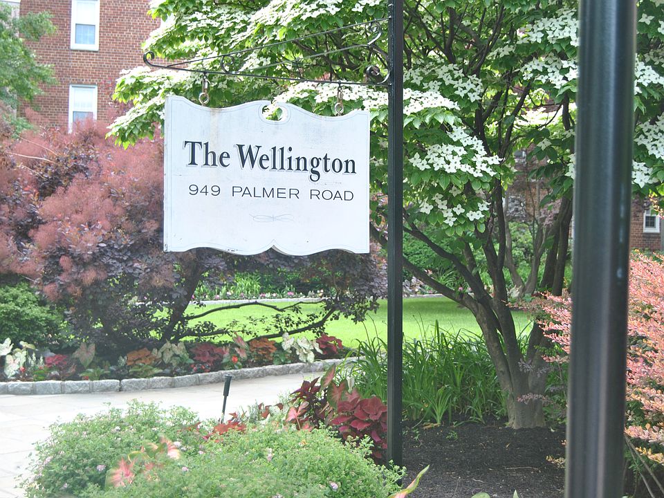 Welcome to the Wellington, premier doorman building steps from Bronxville Village.