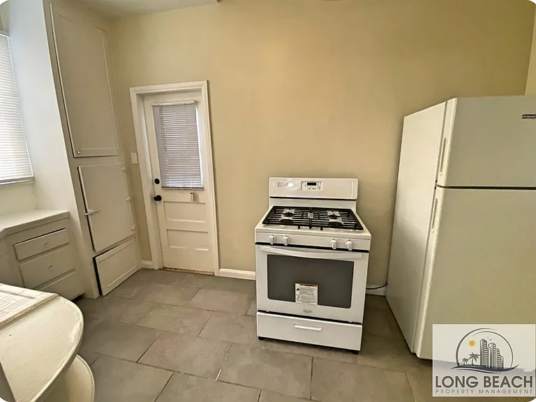 1119 E 4th St #B — Photo 5