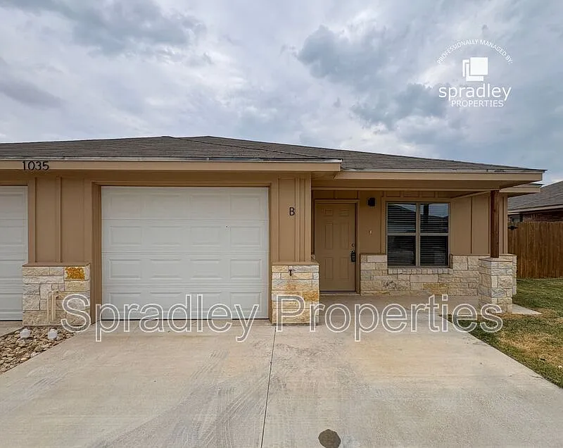 1035B Mason Dr
