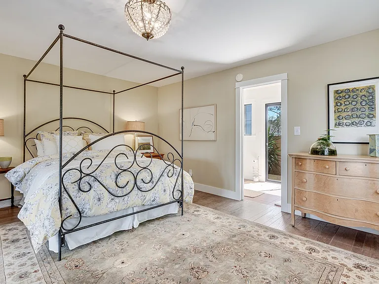 1398 Community Dr — Photo 31
