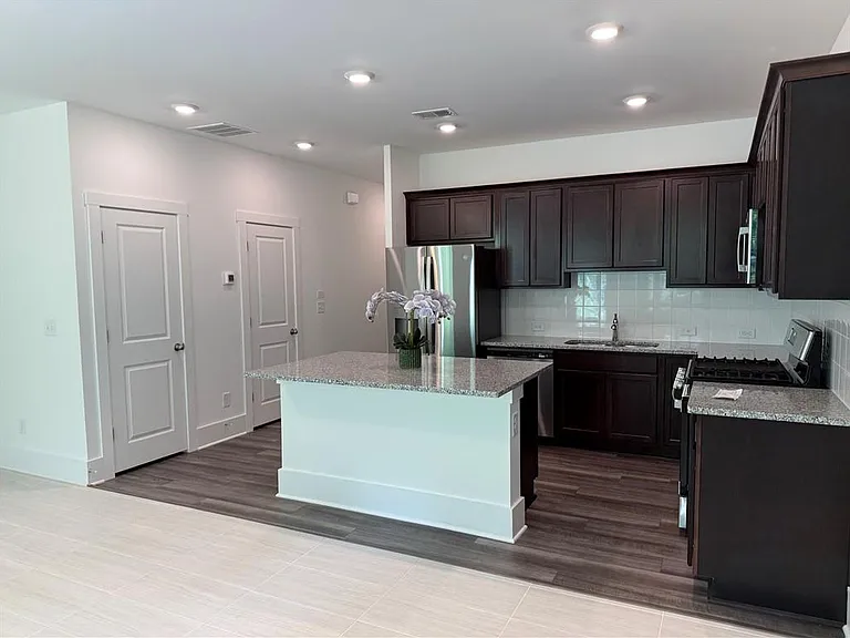 1682 Hannah Ter NW — Photo 6