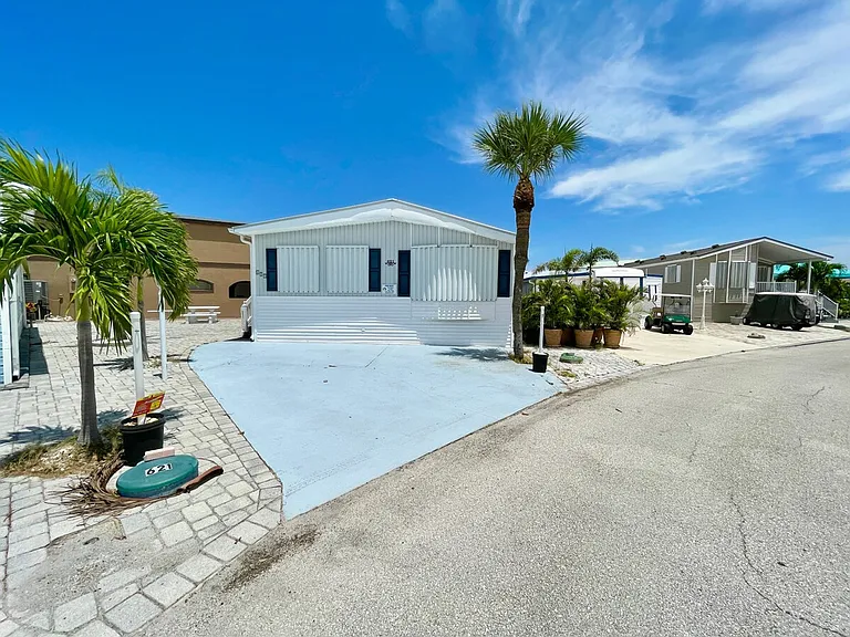 437 Nettles Blvd #ID1537490P — Photo 12